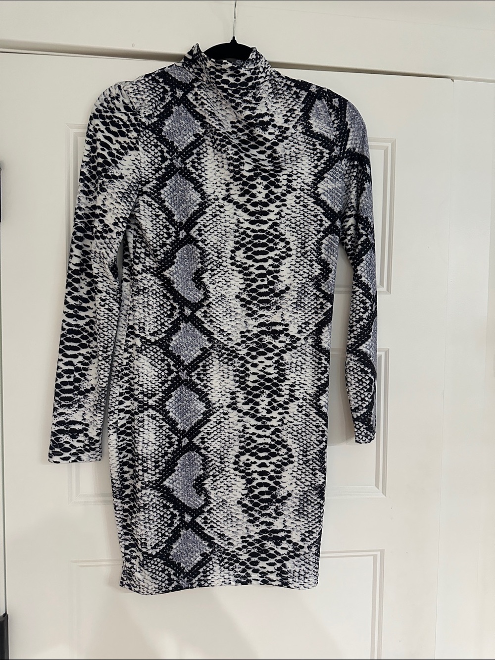 Snake Print Turtleneck Bodycon Dress - Black & White